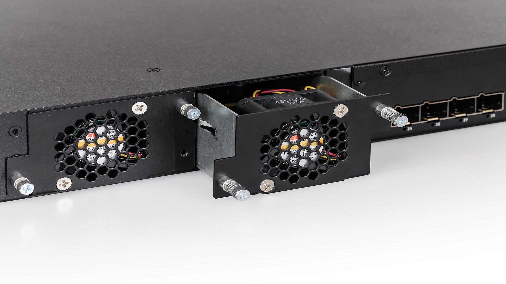 Produktbild LANCOM XS-612QF Detailansicht Lüftereinschub