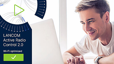 Young, blond man looks contentedly at his laptop and is pleased with the automated Wi-Fi optimization in the LANCOM Management Cloud; on the left is a dark blue band with a green check mark and the words "LANCOM Active Radio Control 2.0, Wi-Fi optimized"