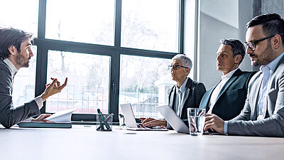 Public contracting authorities in a meeting