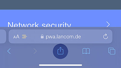 Screenshot: LANCOM InfoHub Progressive Web App opened in Safari browser on smartphone. Click on the icon with the square and up arrow in the Apple user interface at the bottom of the smartphone to open the available browser options