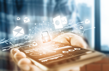 LANCOM LCOS FX 10.5 feature IMAP proxy LCOS FX 10.5 feature IMAP proxy image: security icons in mail program on smartphone